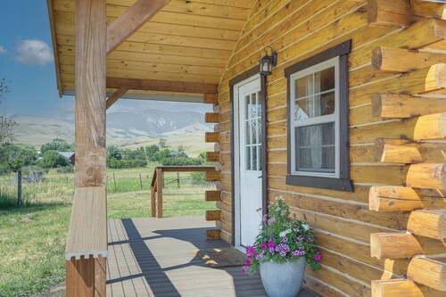 Wyoming Cabin Escape: Panoramic Mountain Views!