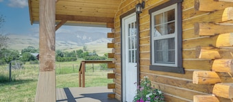 Wyoming Cabin Escape: Panoramic Mountain Views!