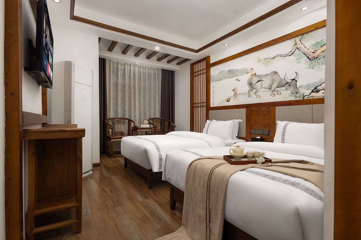 Quarto duplo standard | Escrivaninha, cortinas blackout, Wi-Fi de cortesia, roupa de cama