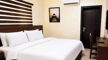 Espacio para trabajar con laptop y wifi gratis