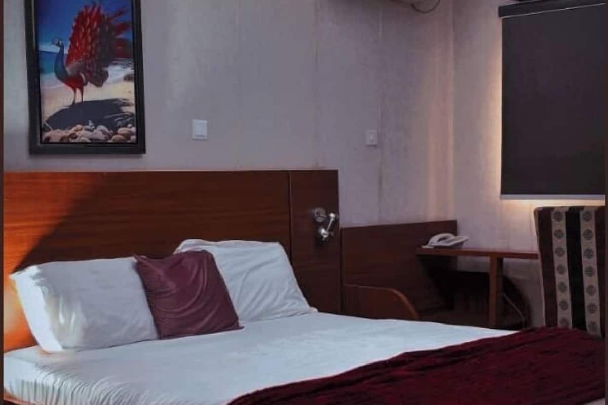Espacio para trabajar con laptop y wifi gratis
