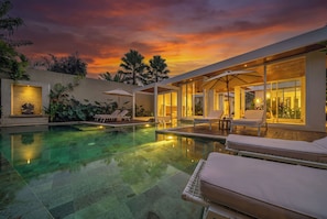 حمام سباحة خاص