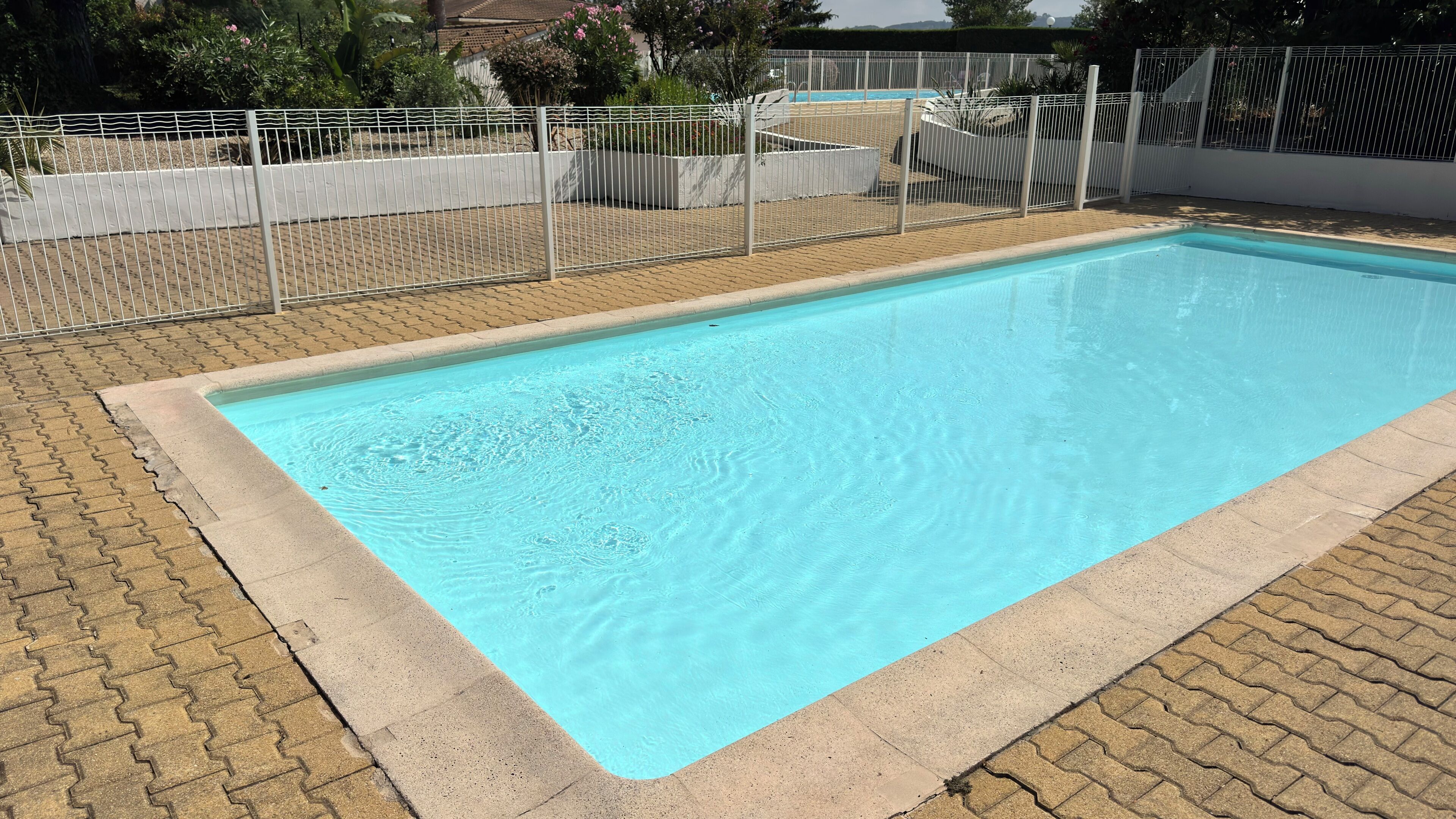 Piscina all'aperto, una piscina riscaldata