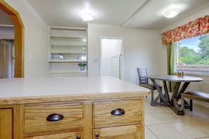 Dining - Near Riverwalk & Lake Adventures! Pueblo Home (Pueblo)