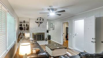 TV, fireplace