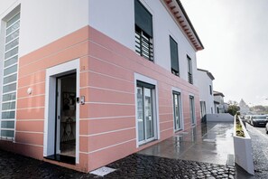 Exterior - Azores Cozy Suite: Romantic + Free Parking (Ponta Delgada)