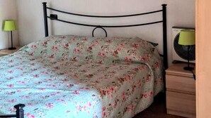 Room - Charming Tuscan Stone Farmhouse Retreat for Two (Rapolano Terme)