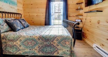 Fire Pit, Gas Grill! Bright Cottage By Devils Lake