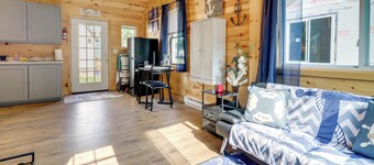 Fire Pit, Gas Grill! Bright Cottage By Devils Lake