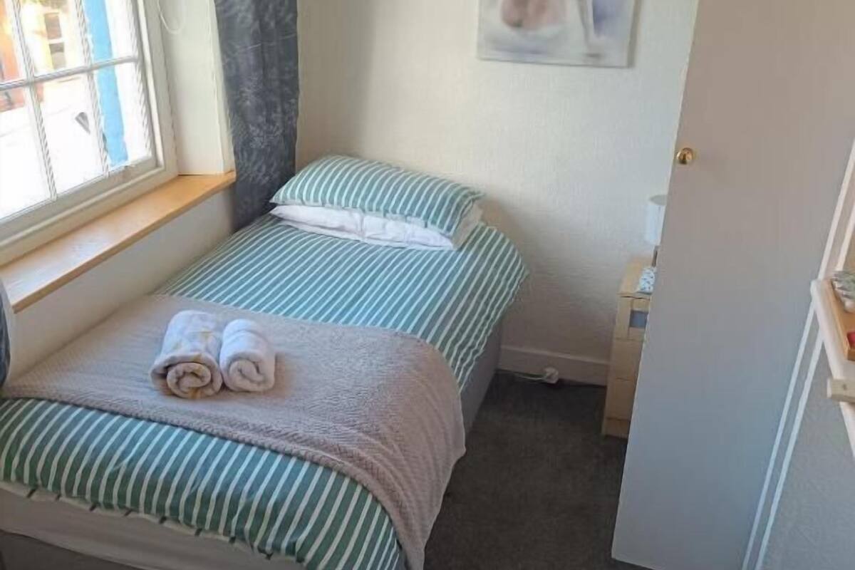 Standard Single Room | WiFi (free)