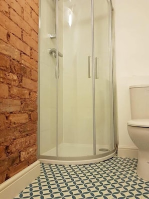 Standard Double Room | Bathroom - The Blue Mantle (Wellington)