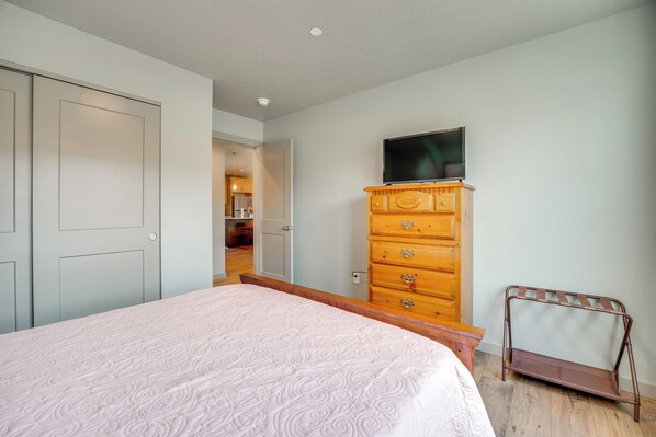 3 habitaciones, tabla de planchar con plancha, cuna de viaje y internet 