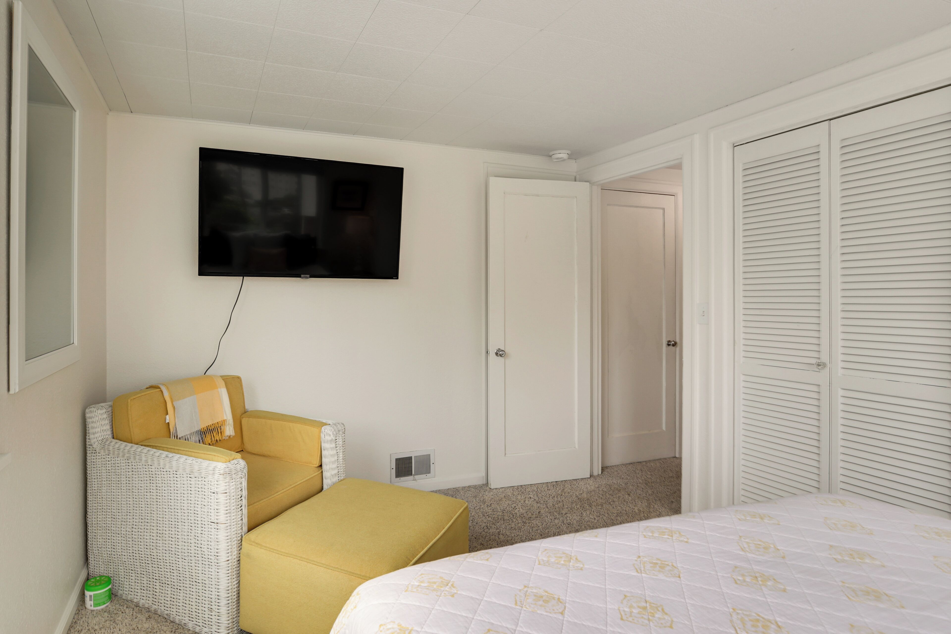 3 habitaciones, escritorio, internet y ropa de cama 