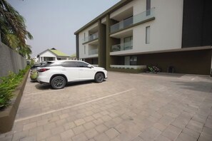 A modern building with a car parked in front. - Wentworth (Accra)