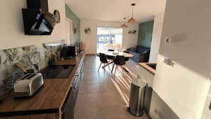 Private kitchen - Vacation rental with private spa, jacuzzi, and sauna in the Baie de Somme. "Bubbles of Happiness" (Cahon)