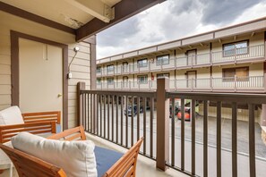 A balcony with a view of a multi-story building, a bench, and a table. - Hike, Bike & Ski! Cozy Condo 8 Mi to Lake Dillon (Breckenridge)
