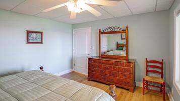 3 bedrooms, desk, internet, bed sheets