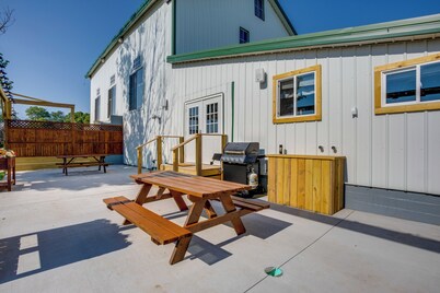 Cast & Relax! Lake-View Fishing Cabin in Monmouth