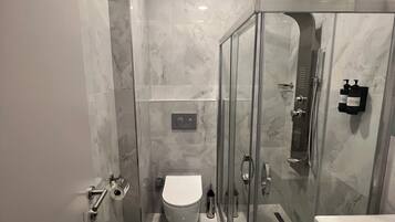Deluxe-Doppelzimmer, Stadtblick | Badezimmer