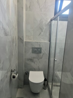 Junior Suite, City View | Bathroom | Free toiletries, hair dryer, slippers, towels
