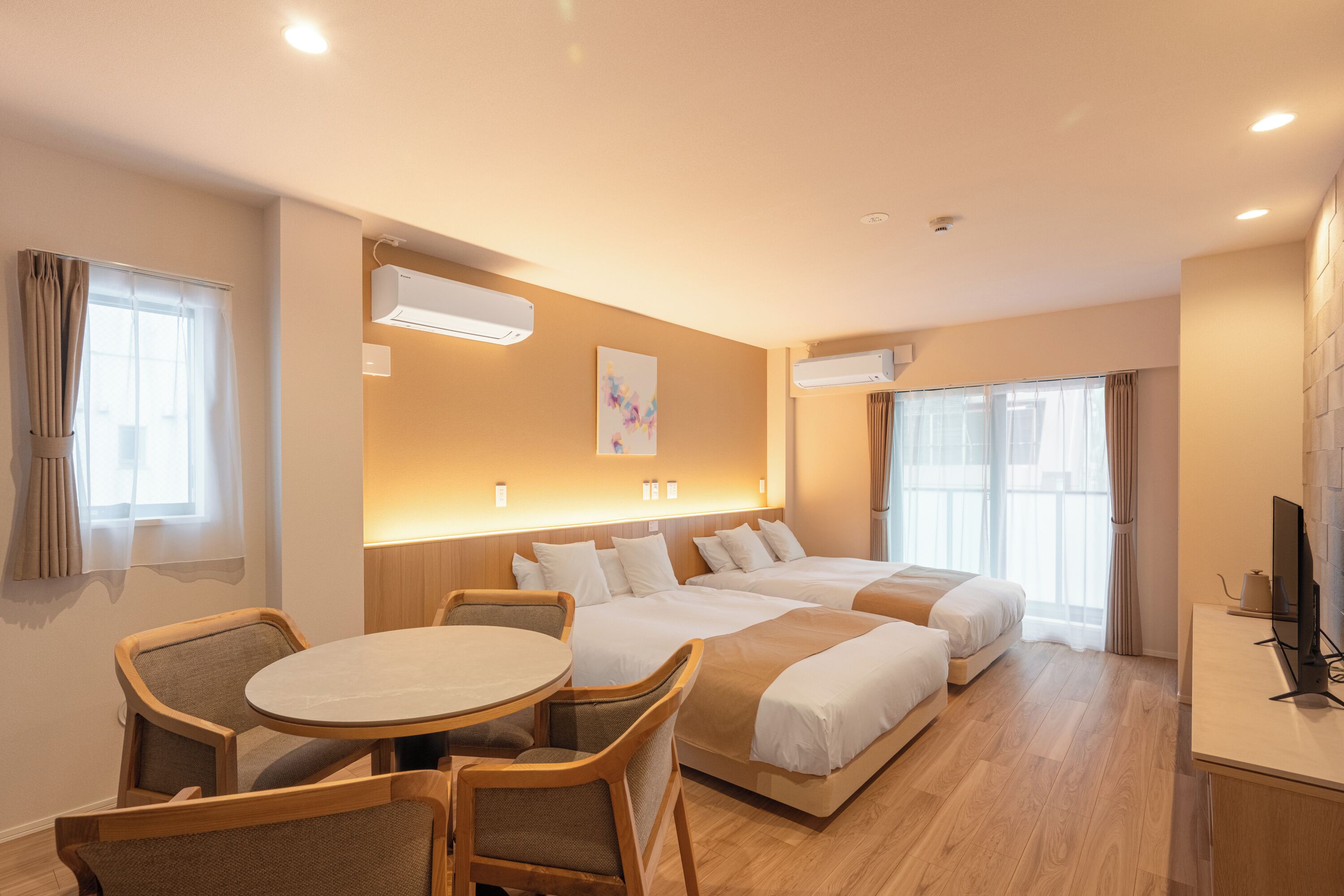 Habitación Deluxe, para no fumadores | Caja de seguridad en la habitación, cortinas blackout y wifi gratis 