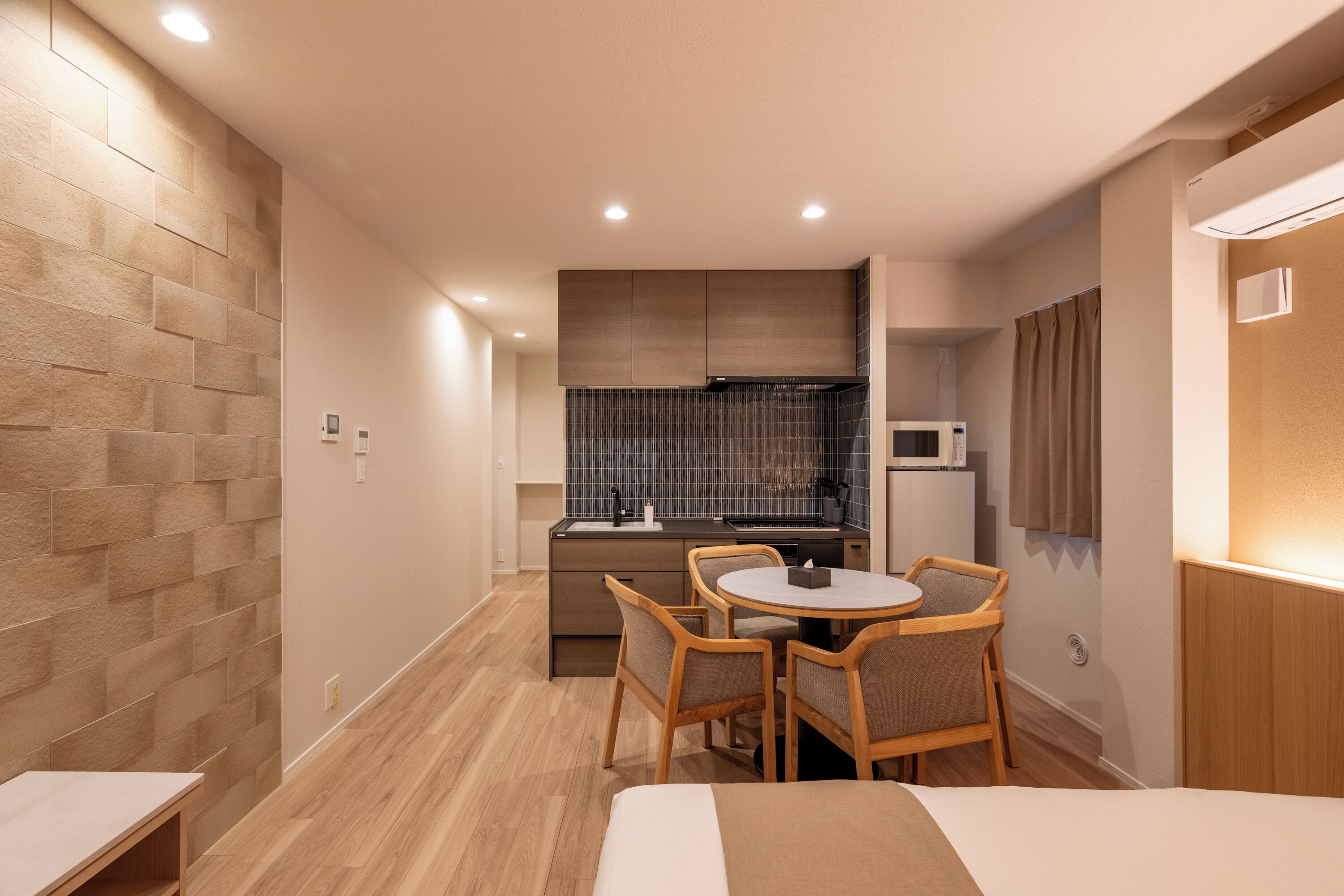 Deluxe Room, Non Smoking | Dining