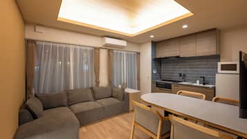 Studio Suite, Non Smoking | Living area