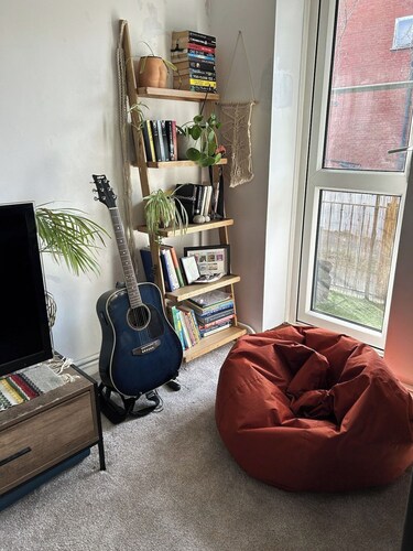 Peaceful 2-bed with balcony & free parking
