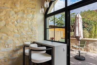 Holiday Home “Le Pigeonnier Des Châpeaudieres” with Private Terrace, Wi-Fi, Air Conditioning