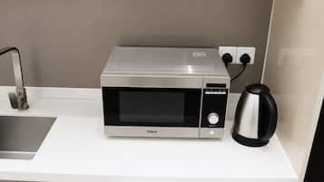 Studio Suite, City View | Private kitchen | Full-size fridge, microwave, stovetop, dishwasher