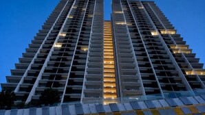 A high-rise building with a modern architectural design, featuring a symmetrical facade with evenly spaced windows and balconies. - Quill Residences KLCC by Moonlight (Kuala Lumpur)