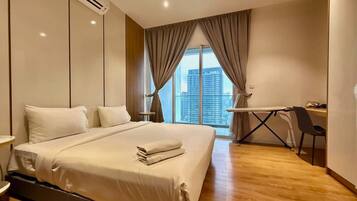 Suite estudio familiar, balcón, vistas a la ciudad | Wifi gratis