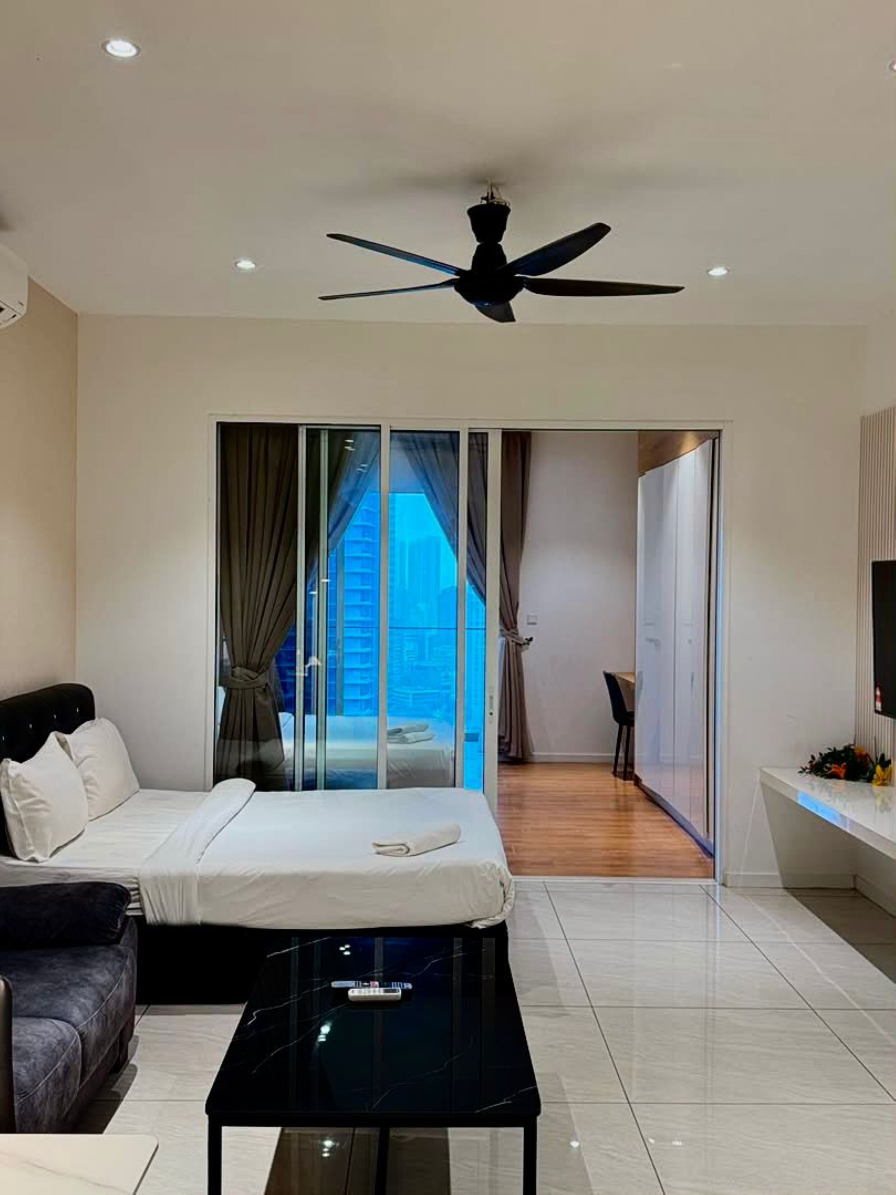 Suite estudio familiar, balcón, vistas a la ciudad | Wifi gratis