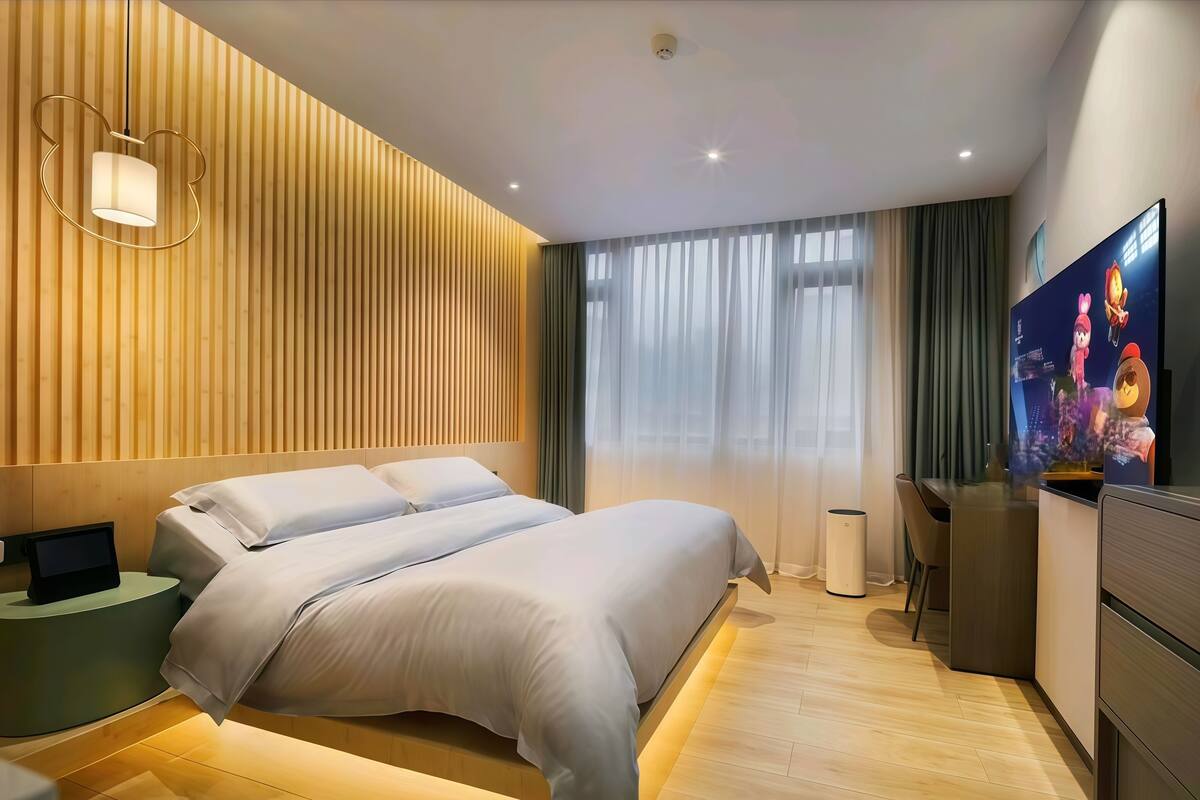 Luxury Double Room | Premium bedding, down comforters, memory foam beds, desk