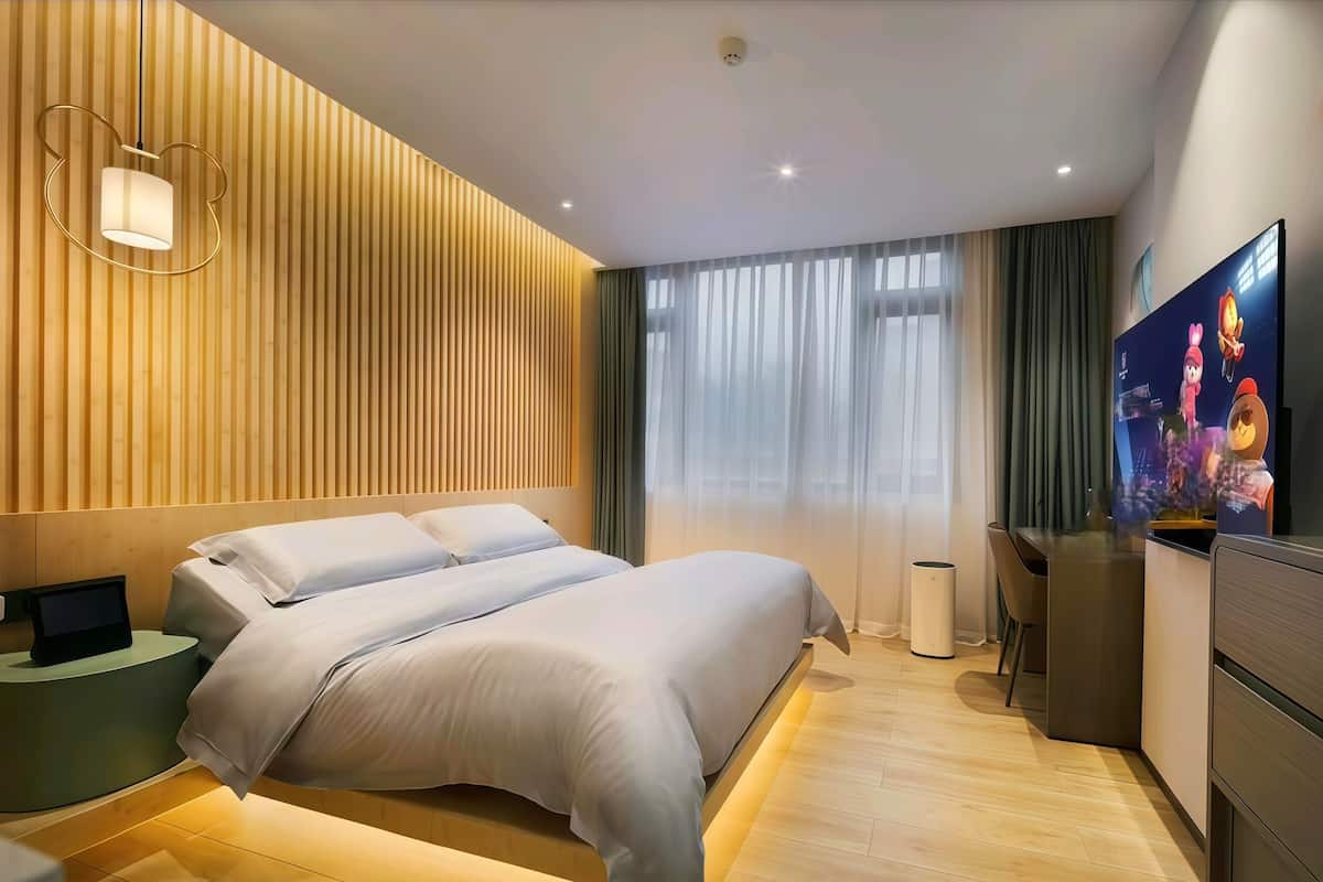 Luxury Double Room | Premium bedding, down duvets, memory-foam beds, desk