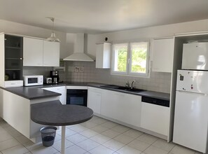 Coffee/tea maker, fridge, microwave, oven