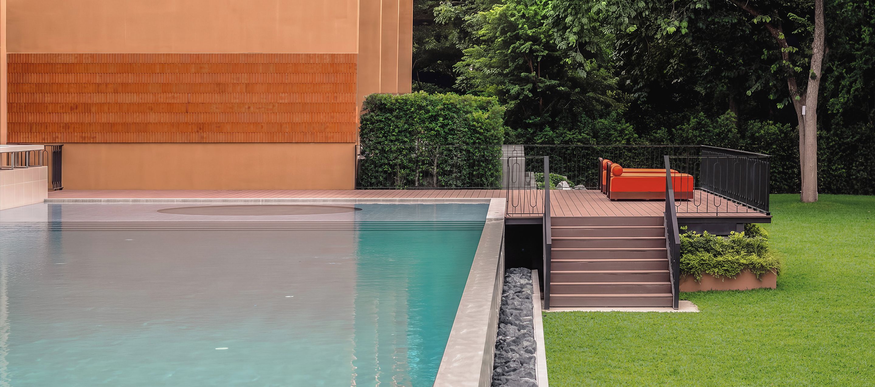 Outdoor pool, pool loungers