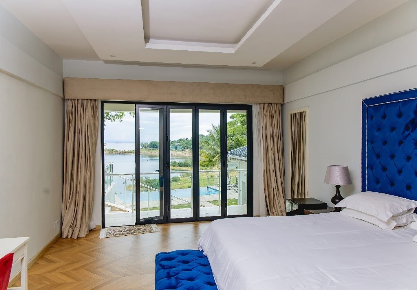 8 bedrooms, desk, iron/ironing board, free WiFi