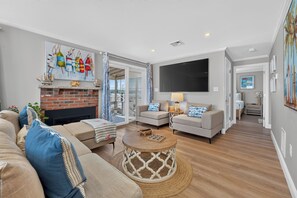 Smart TV, fireplace, foosball, books - Oceanfront Home w/HotTub, Game Room, Movie Theater (Scituate)