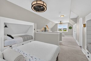 Room - Luxe • Ocean Views • Game Loft • HotTub • Slps 12 (Scituate)