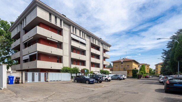 Exterior - A cozy and comfortable 47 sqm apartment, perfect for four people, located on the first floor of a building with an elevator.The property is situated in a quiet yet strategic area near Parma's city center; the train station, airport, and highway entrance  (Parma)