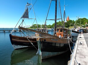 Marina - "Poeler Küstenkoje" Vacation Rental for 4 People (Insel Poel / OT Kirchdorf)