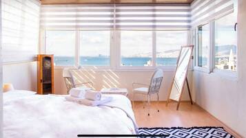 3 bedrooms, iron/ironing board, bed sheets