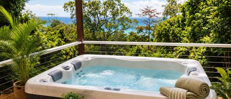 Outdoor spa tub