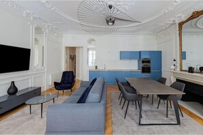Living area - Very spacious, recently renovated apartment near Madeleine (Île-de-France)