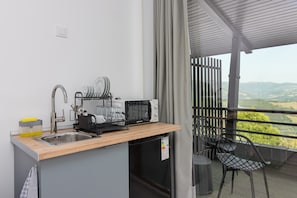 Private kitchen - Apartment with Mountain Views, Balcony and Wi-Fi (Ampuero)
