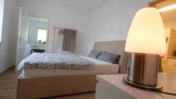 Iron/ironing board, WiFi, bed sheets