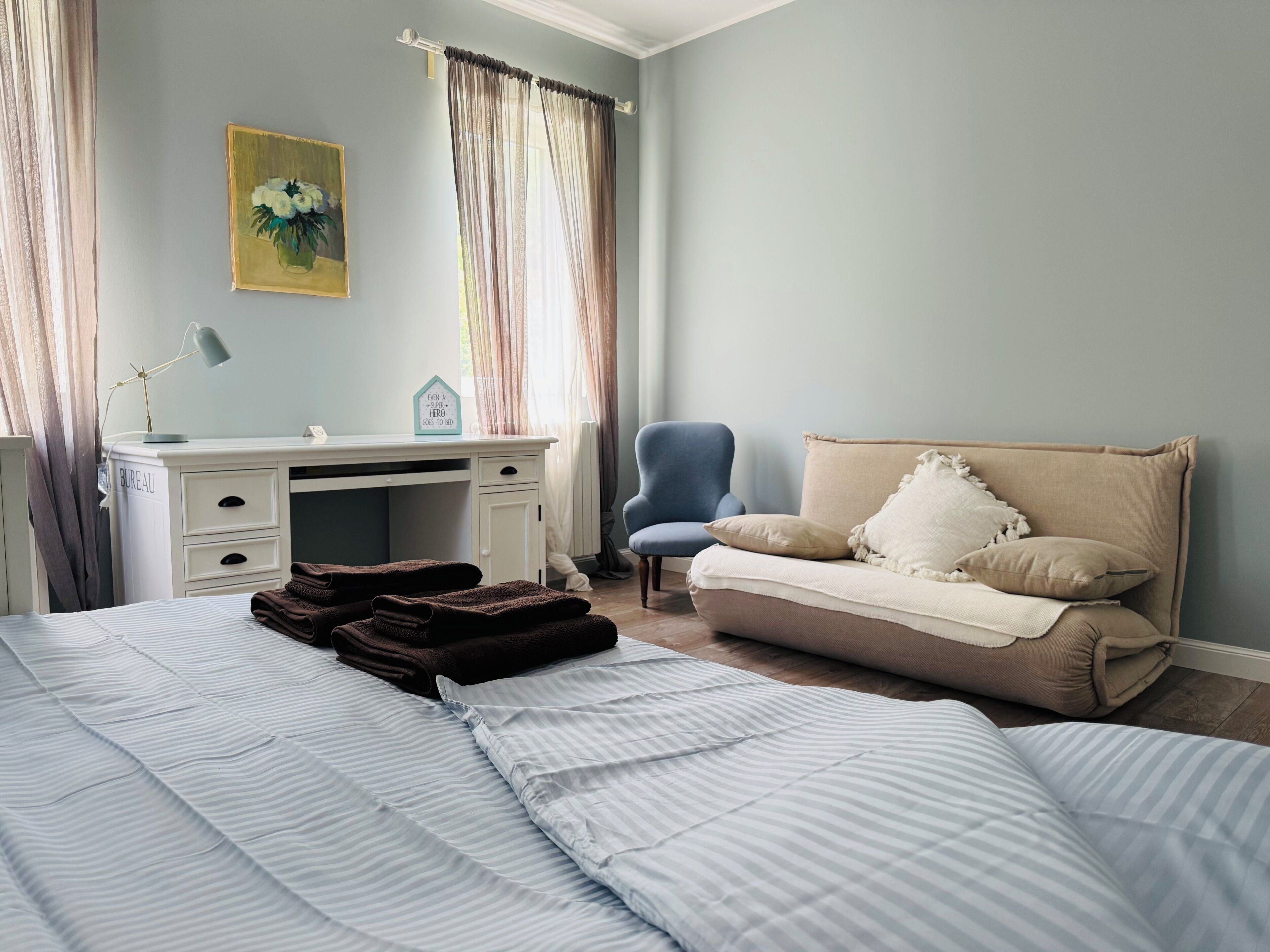 2 bedrooms, iron/ironing board, WiFi, bed sheets
