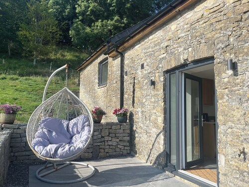Luxury Welsh Barn Retreat. Pool & Stunning Views