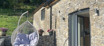 Luxury Welsh Barn Retreat. Pool & Stunning Views